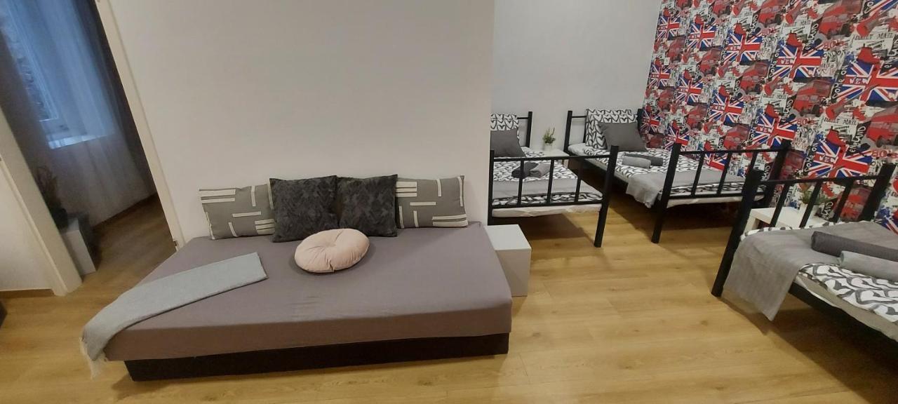 London Fog Apartment In The Party District Boedapest Buitenkant foto